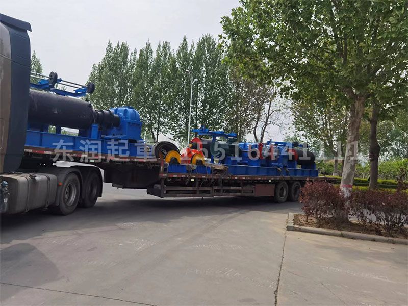 運(yùn)往四川攀枝花的3臺(tái)12噸卷?yè)P(yáng)機(jī)